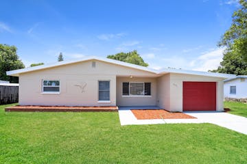 8464 HOLLYHOCK AVE SEMINOLE, FL 33777